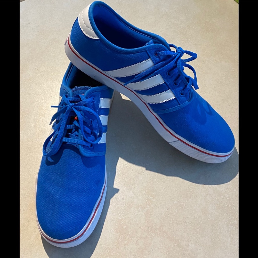 Men’s Adidas low-top size 11
